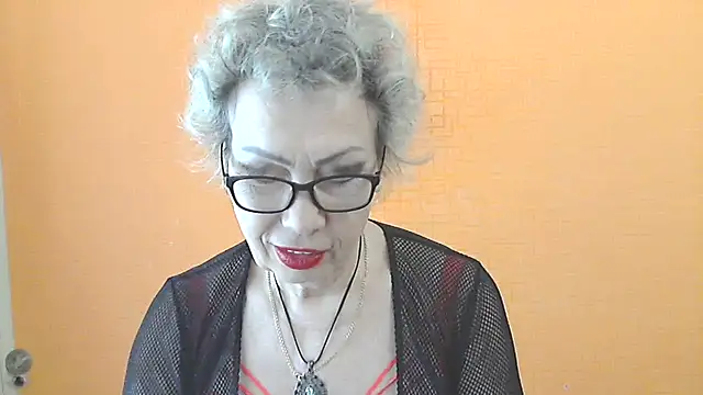 NessyJenixs online show from 5, 4, 2026