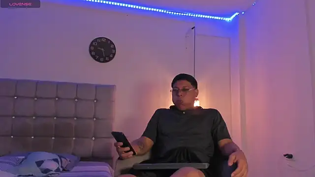 Tylerdrdn online show from 28, 10, 2025