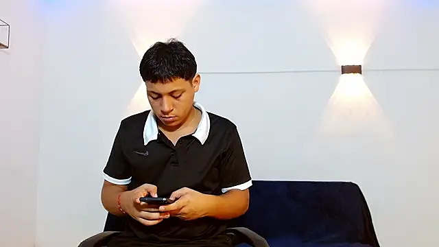 Tylerdrdn online show from 7, 11, 2025