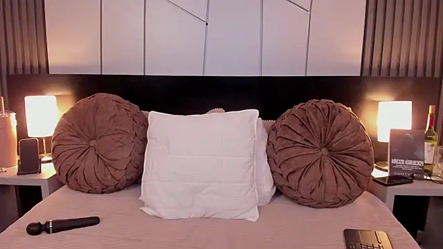 fiorella paris online show from 2, 12, 2025