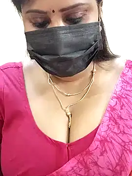 Snapshot of Queenflowerr chatting on 8, 2, 2025 Queenflowerr online show from 8, 2, 2025