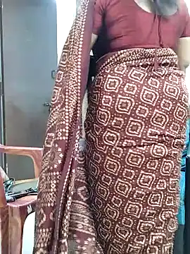 Snapshot of Queenflowerr chatting on 25, 2, 2025 Queenflowerr online show from 25, 2, 2025