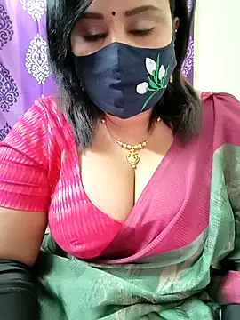 Snapshot of Queenflowerr chatting on 8, 11, 2025 Queenflowerr online show from 8, 11, 2025