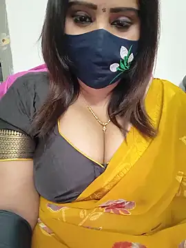 Snapshot of Queenflowerr chatting on 4, 6, 2026 Queenflowerr online show from 4, 6, 2026