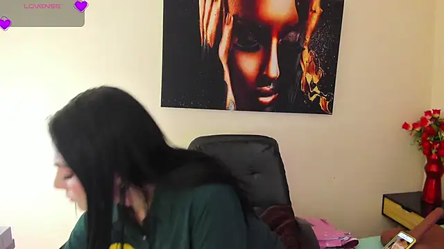 Snapshot of scarlet_hit chatting on 29, 10, 2025 scarlet hit online show from 29, 10, 2025