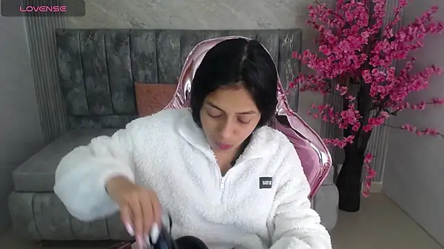 lilith petit sub online show from 30, 1, 2025