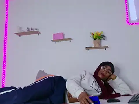 Snapshot of nahomy_james25 chatting on 1, 2, 2025 nahomy james25 online show from 1, 2, 2025
