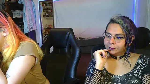 Snapshot of Evelan420 chatting on 20, 2, 2026 Evelan420 online show from 20, 2, 2026