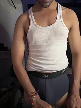 Snapshot of fit_boyxx chatting on 8, 11, 2025 fit boyxx online show from 8, 11, 2025