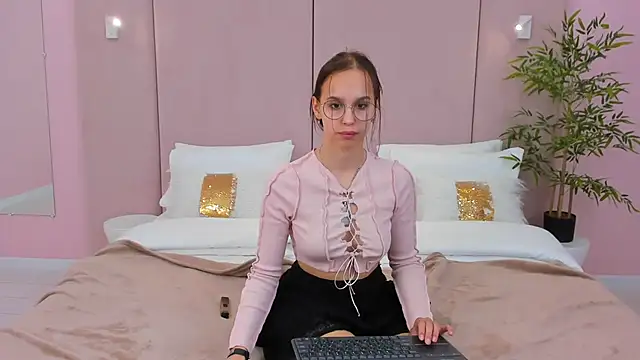 SandraTucker online show from 26, 1, 2025