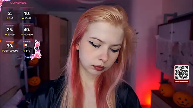 LynetHakes online show from 14, 10, 2025