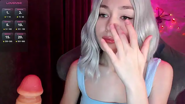 Ohmy Nora  online show from 15, 11, 2025