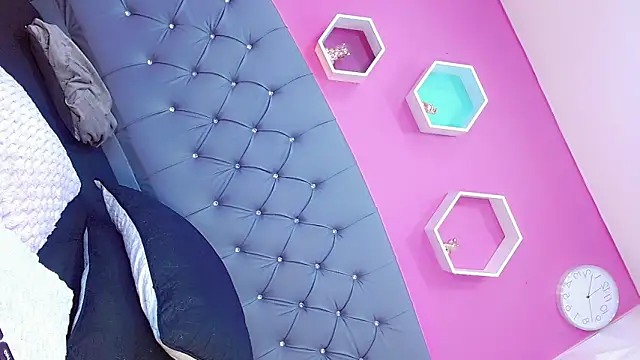 Angeles Busst online show from 31, 1, 2025