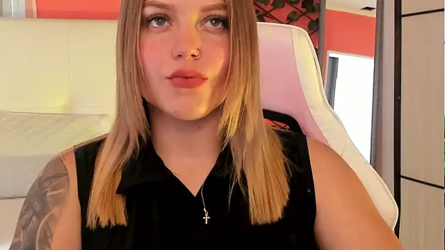 alaia greyy online show from 13, 4, 2026