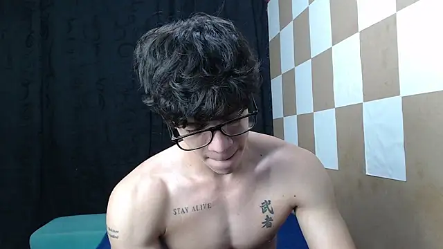 Snapshot of HENRY_SENNI chatting on 23, 1, 2025 HENRY SENNI online show from 23, 1, 2025