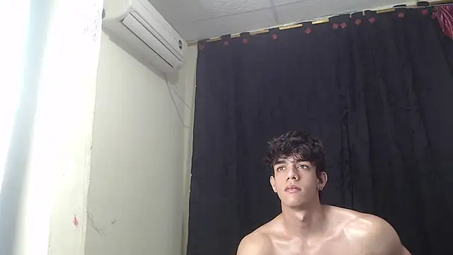 Snapshot of HENRY_SENNI chatting on 7, 2, 2025 HENRY SENNI online show from 7, 2, 2025