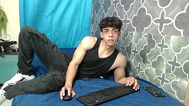 Snapshot of HENRY_SENNI chatting on 16, 3, 2025 HENRY SENNI online show from 16, 3, 2025