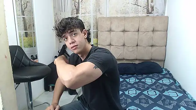 Snapshot of HENRY_SENNI chatting on 11, 9, 2025 HENRY SENNI online show from 11, 9, 2025