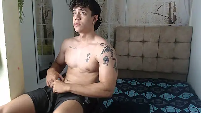 Snapshot of HENRY_SENNI chatting on 13, 9, 2025 HENRY SENNI online show from 13, 9, 2025