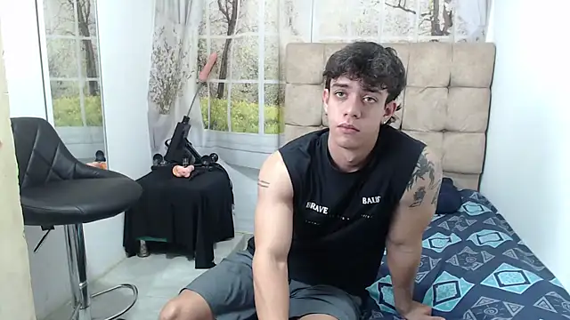 Snapshot of HENRY_SENNI chatting on 24, 9, 2025 HENRY SENNI online show from 24, 9, 2025