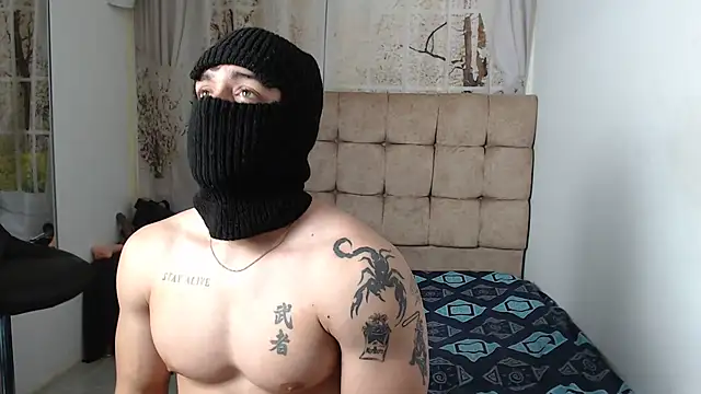 Snapshot of HENRY_SENNI chatting on 4, 10, 2025 HENRY SENNI online show from 4, 10, 2025