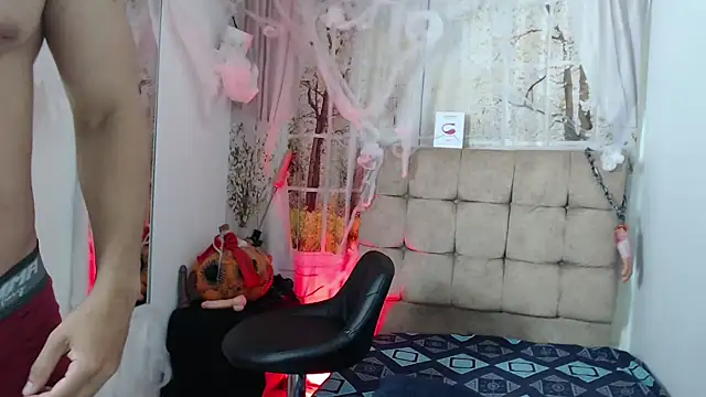 Snapshot of HENRY_SENNI chatting on 14, 10, 2025 HENRY SENNI online show from 14, 10, 2025