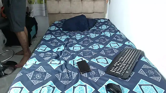 Snapshot of HENRY_SENNI chatting on 23, 10, 2025 HENRY SENNI online show from 23, 10, 2025