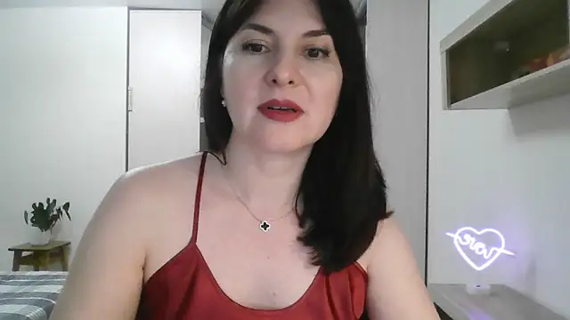 Victoria Glam online show from 3, 2, 2025