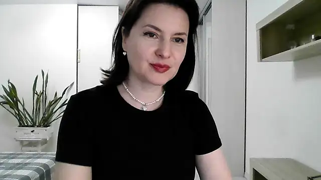 Victoria Glam online show from 19, 9, 2025