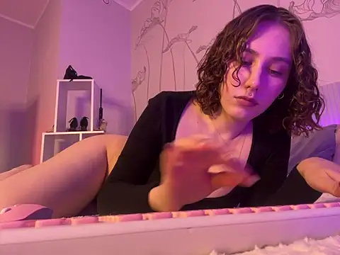 Molli Luv online show from 7, 3, 2025