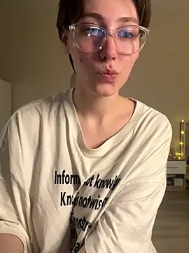 Molli Luv online show from 17, 10, 2025