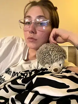 Molli Luv online show from 19, 10, 2025