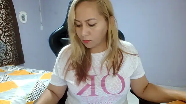 Snapshot of mariana0x chatting on 4, 3, 2025 mariana0x online show from 4, 3, 2025