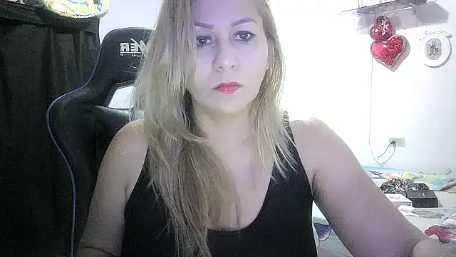 Snapshot of mariana0x chatting on 9, 10, 2025 mariana0x online show from 9, 10, 2025