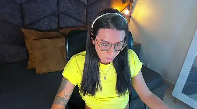 Snapshot of LauraaGomezz__ chatting on 3, 2, 2025 LauraaGomezz online show from 3, 2, 2025