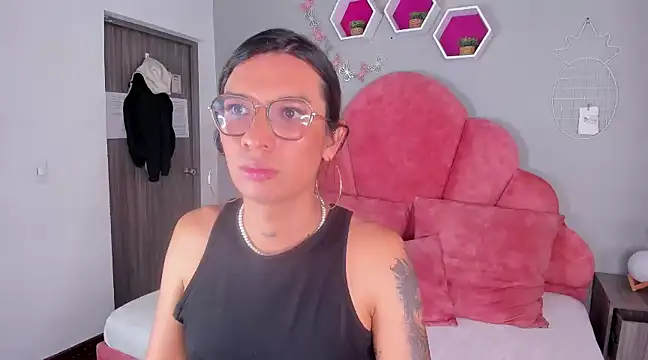 Snapshot of LauraaGomezz__ chatting on 9, 3, 2025 LauraaGomezz online show from 9, 3, 2025