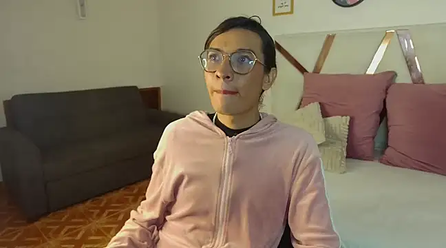 Snapshot of LauraaGomezz__ chatting on 22, 3, 2025 LauraaGomezz online show from 22, 3, 2025