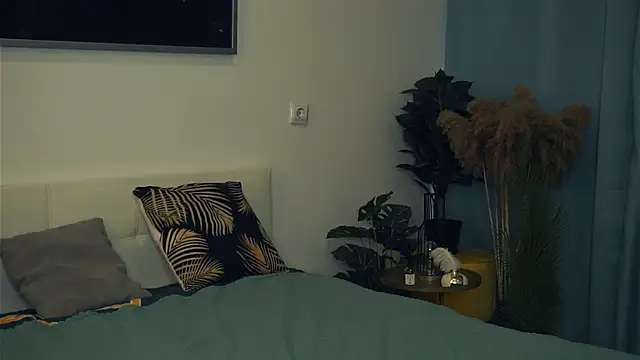 VeronaCritchlow online show from 5, 3, 2025