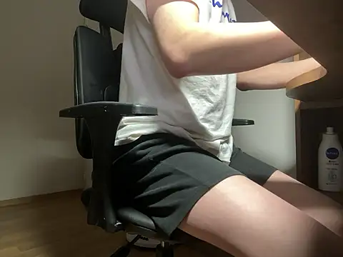 Snapshot of Phil_6677 chatting on 26, 11, 2025 Phil 6677 online show from 26, 11, 2025