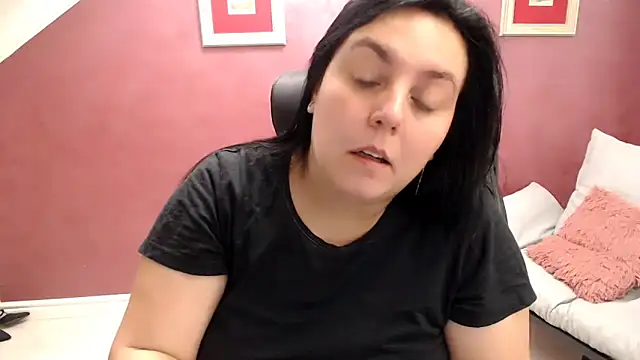 Snapshot of Wetandnaughtyxx chatting on 13, 9, 2025 Wetandnaughtyxx online show from 13, 9, 2025