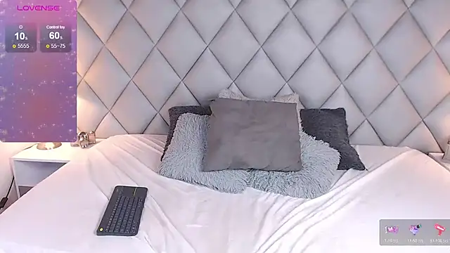 LalyCastro online show from 28, 2, 2025