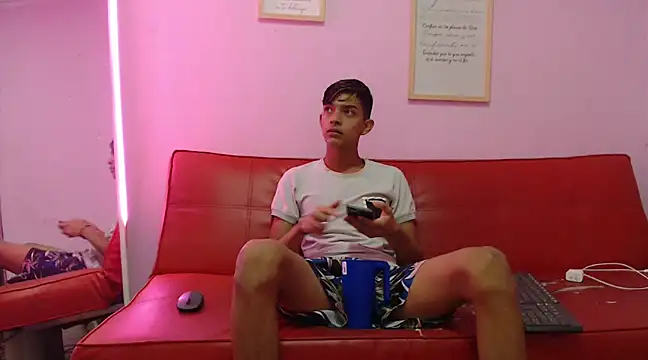 Snapshot of KING_STYLE2 chatting on 3, 3, 2025 KING STYLE2 online show from 3, 3, 2025