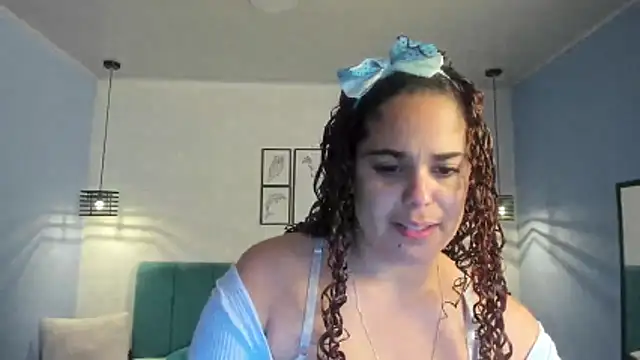 Snapshot of ninna_curly chatting on 4, 5, 2026 ninna curly online show from 4, 5, 2026