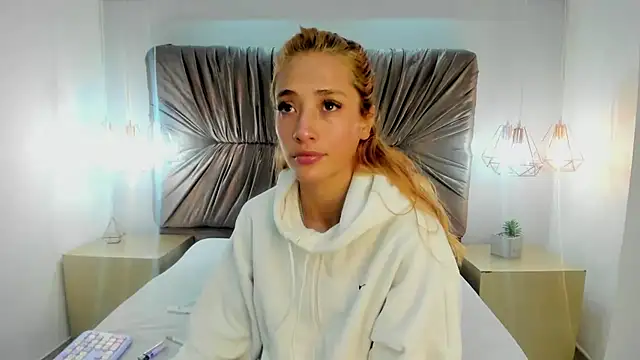 Snapshot of zoe_taylorr1 chatting on 25, 2, 2025 zoe taylorr1 online show from 25, 2, 2025