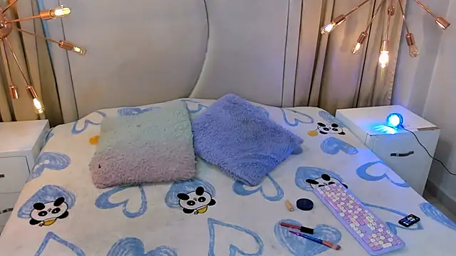 zoe taylorr1 online show from 2, 12, 2025