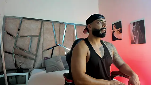 LeandroRusso online show from 22, 2, 2025