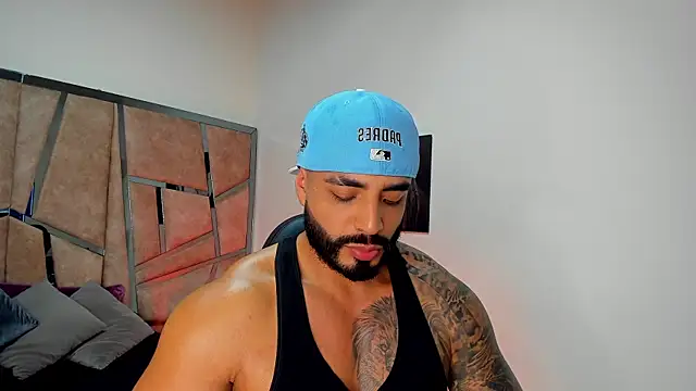 LeandroRusso online show from 6, 3, 2025