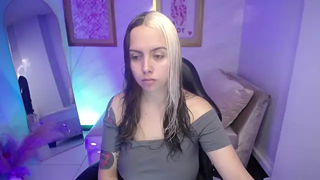 Snapshot of Hela_v chatting on 27, 9, 2025 Hela v online show from 27, 9, 2025