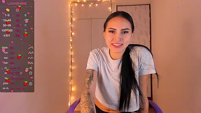Snapshot of Little__Linda chatting on 11, 2, 2025 Little Linda online show from 11, 2, 2025
