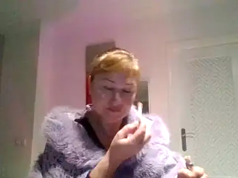 Snapshot of Luzia-Sal chatting on 4, 2, 2025 Luzia-Sal online show from 4, 2, 2025